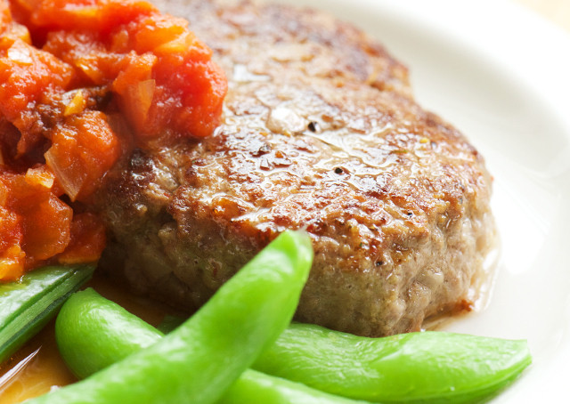 前沢牛入り生ハンバーグ 2