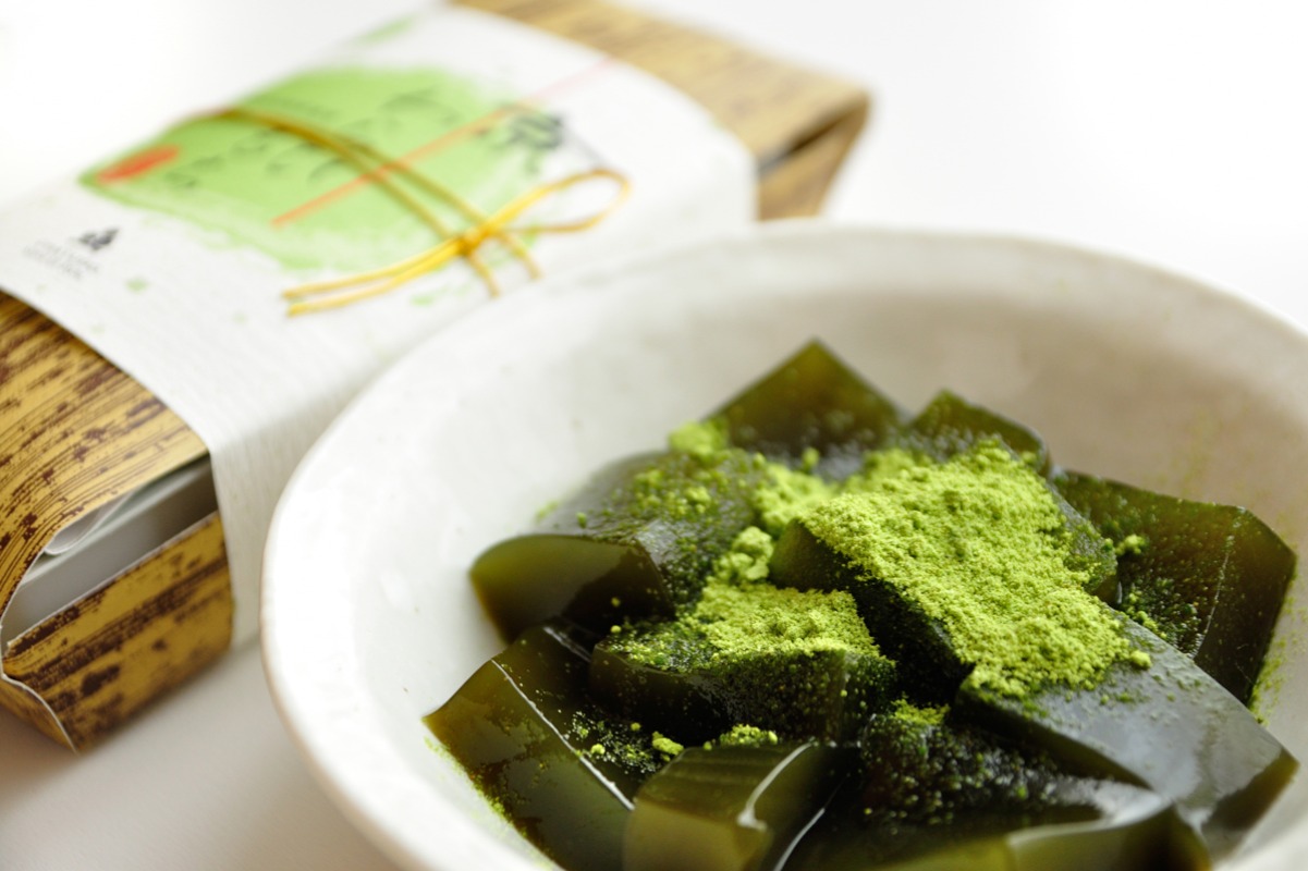 京わらびもち(宇治抹茶きな粉で味わう抹茶わらび)