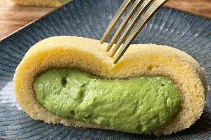 とろける濃茶-こいちゃ-ロールケーキ（宇治抹茶クリームたっぷりのロール）