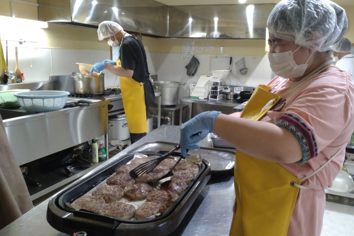 佐賀牛スジカレーとハンバーグ各２個セット 4