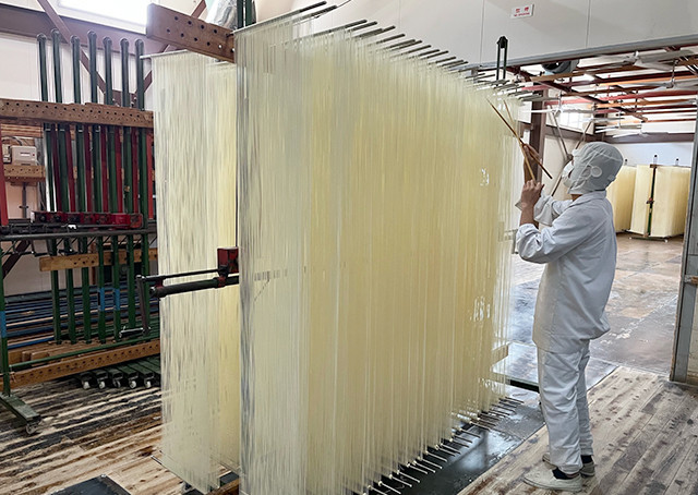 創業百余年伝統の技。喉ゴシ抜群手延べ素麺 4