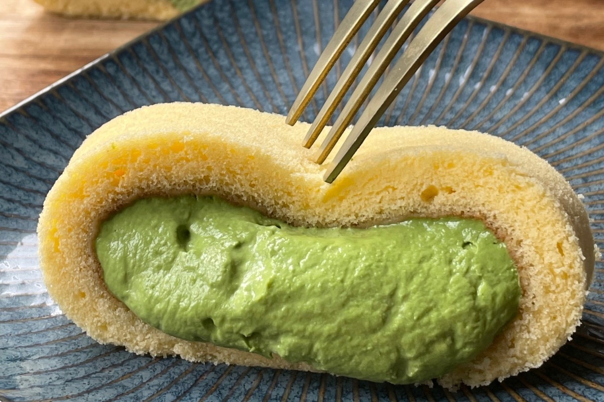 とろける濃茶-こいちゃ-ロールケーキ(宇治抹茶クリームたっぷりのロール) 2